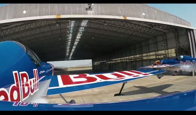 TAGOVI Avion svetski rekord piloti hangar
